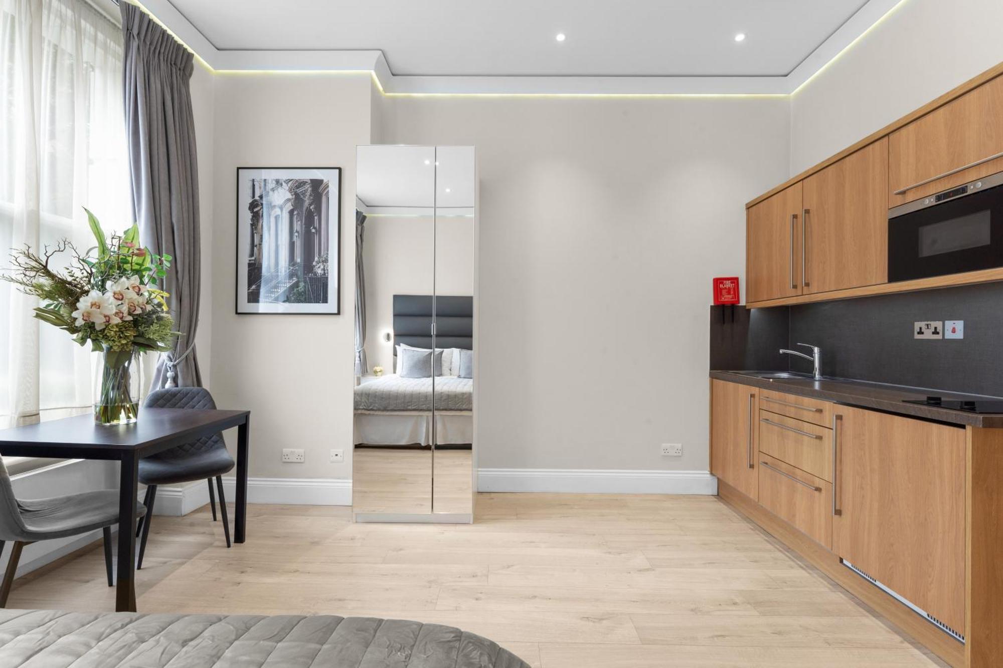 Cleveland Residences Russell Square Лондон Экстерьер фото