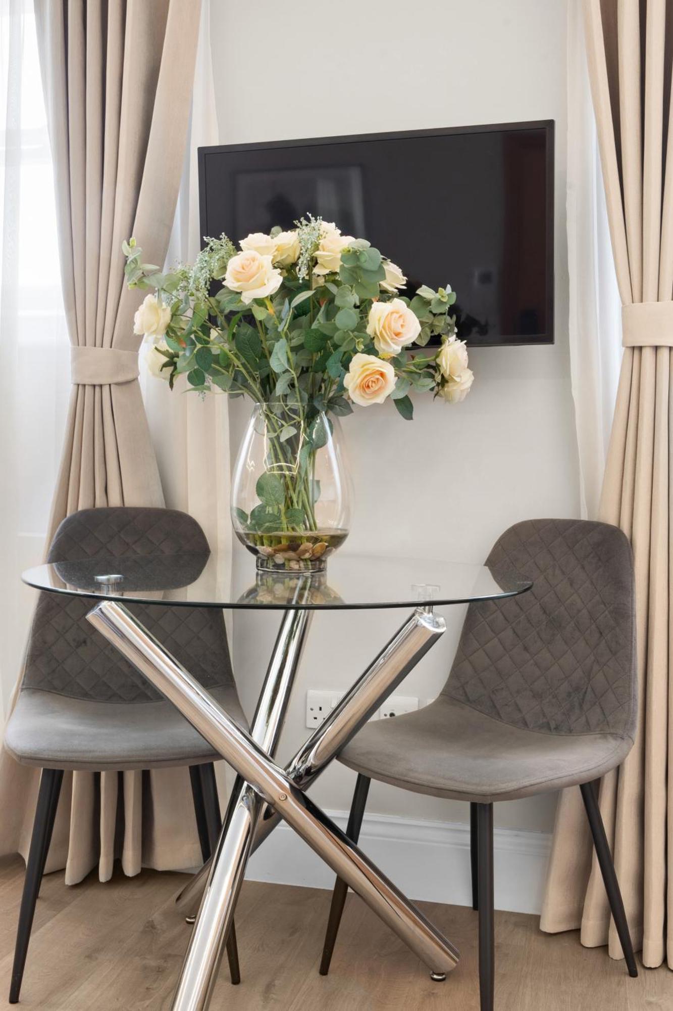 Cleveland Residences Russell Square Лондон Экстерьер фото
