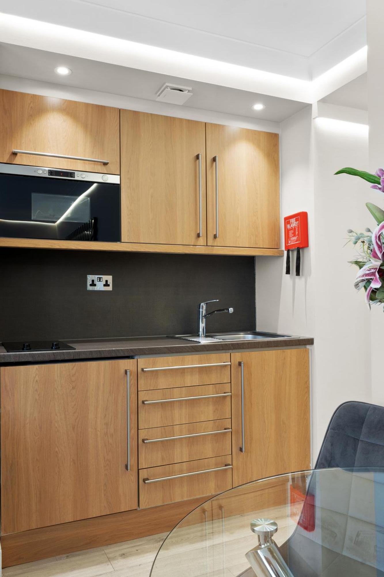 Cleveland Residences Russell Square Лондон Экстерьер фото